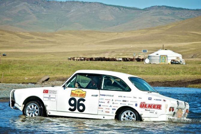 Pekin-Paris Rallisi'ne "Eğitime Yol Ver" Mesajıyla Katılan Türkiye Takımına Destek