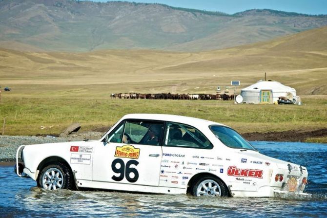 Pekin-Paris Rallisi'ne "Eğitime Yol Ver" Mesajıyla Katılan Türkiye Takımına Destek